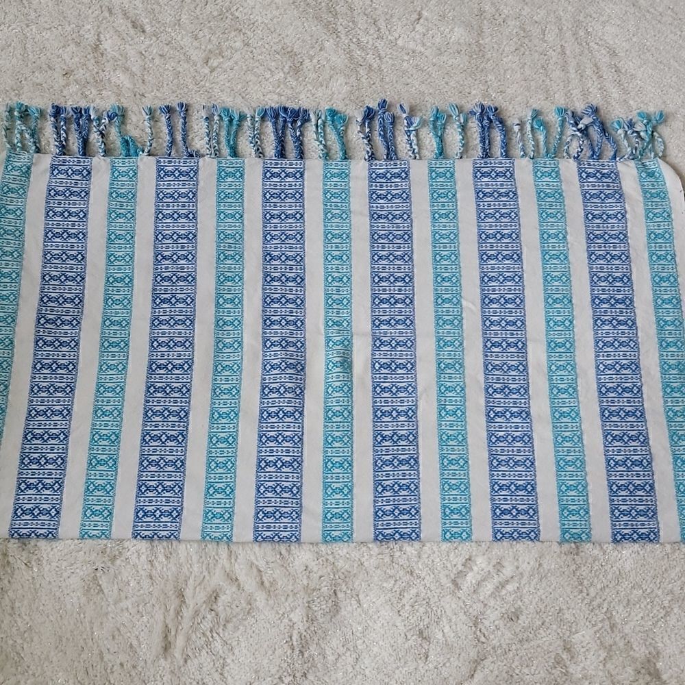 TOMMY HILFIGER 100% COTTON WHITE AND BLUE STRIPES BOHO FRINGED BLANKET